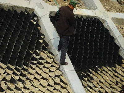 岩质边坡生态防护与科学绿化一体化建设方案